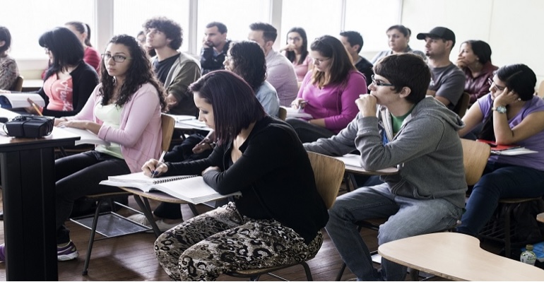 Universitarios de Costa Rica exigen educación pública y de calidad