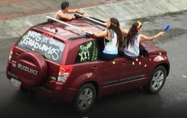 Este año la tradicional caravana de graduación de bachilleres está prohibida por Ordenanza de Convivencia Ciudadana