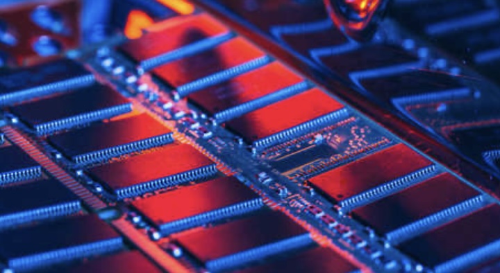 Caen las acciones chinas de IA ante los reportes de nuevas restricciones de EE.UU. a la exportación de chips