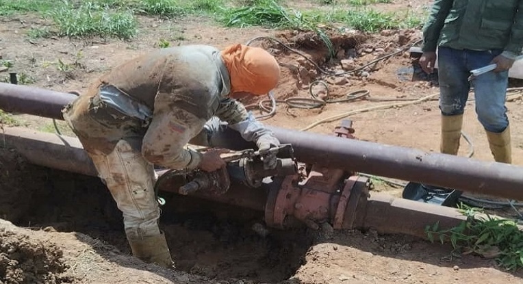 Trabajadores de Hidrocaribe desarrollan labores para optimizar suministro de agua