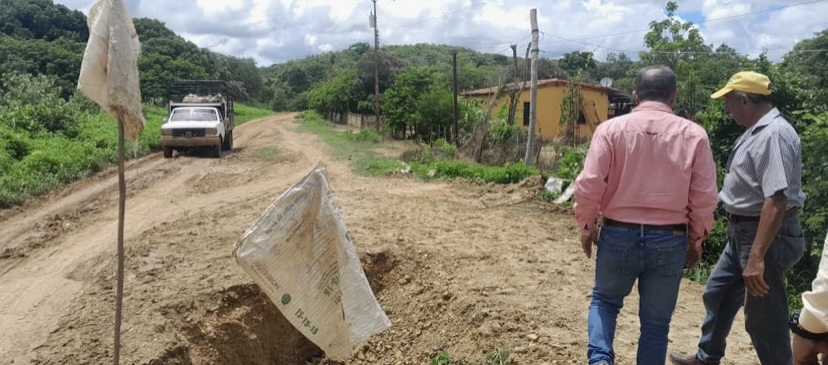 Rehabilitan vialidad rural en el municipio Infante en el estado Guárico