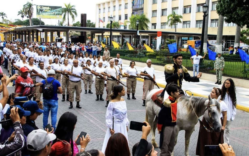 Réplica de la espada del Libertador Simón Bolívar recorrió Lara