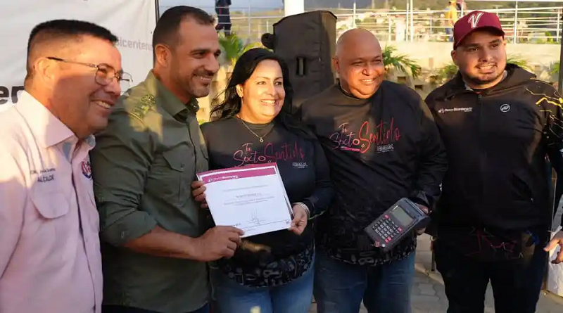 Banco Bicentenario entregó puntos de ventas a comerciantes de La Guaira