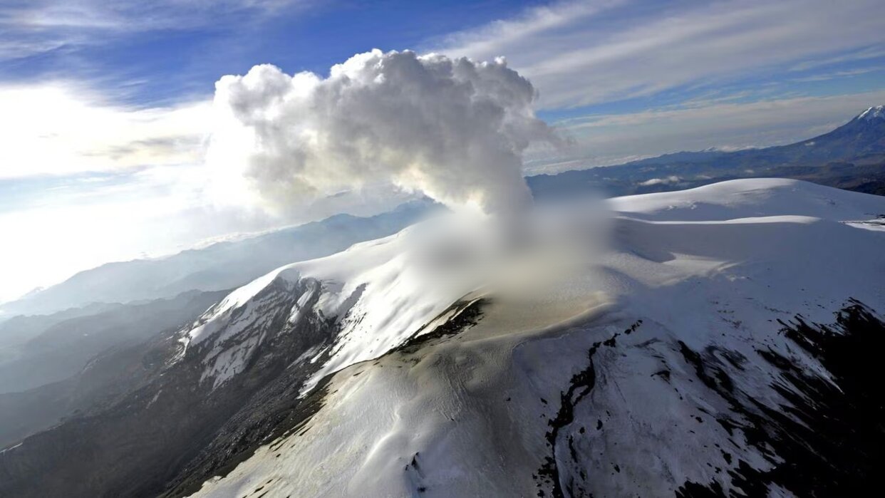 Disminuye nivel de alerta de volcán Nevado del Ruiz en Colombia
