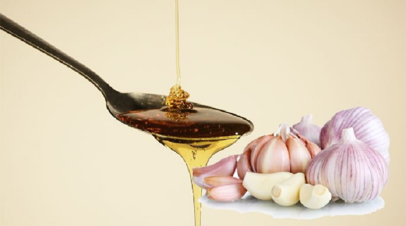 ¿Combinar ajo con miel ayuda a adelgazar? Esto dicen los expertos