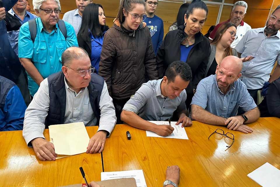 UNT le «guarda puesto» a Manuel Rosales para las primarias: inscribió a un militante