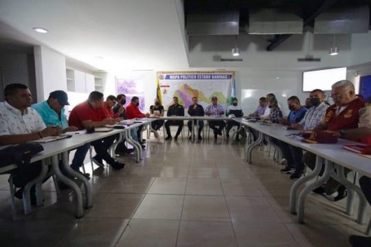 Arreaza se reunió con autoridades regionales, alcaldes y Gobernador de Barinas para atender situación de lluvias