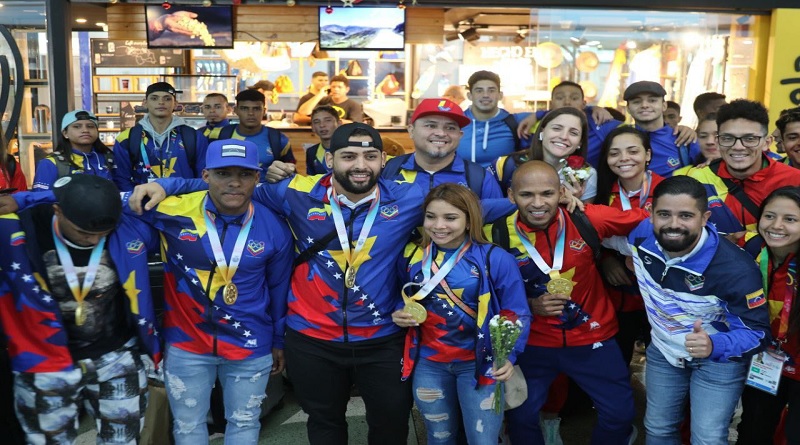 Presidente Nicolás Maduro elogia a la Generación de Oro por poner en alto el tricolor patrio