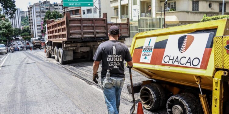 Para realizar labores de alfaltado Alcaldía de Chacao cerró totalmente la 2da. avenida de Los Palos Grandes este 6-J