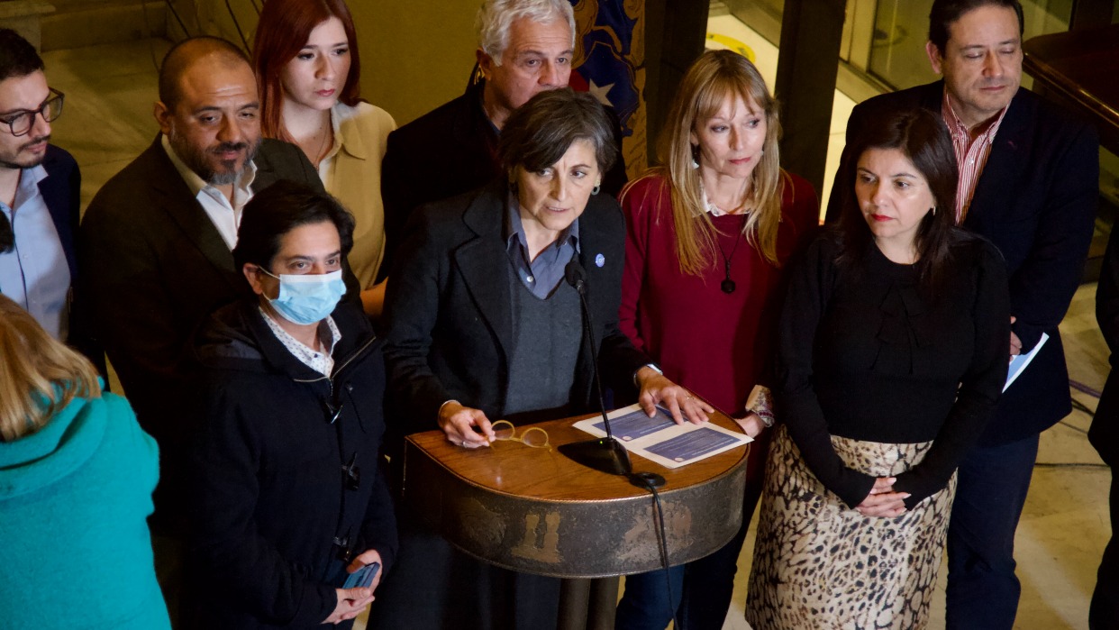 Chile reanudó el uso de las mascarillas en colegios por brote de virus que afecta a los niños