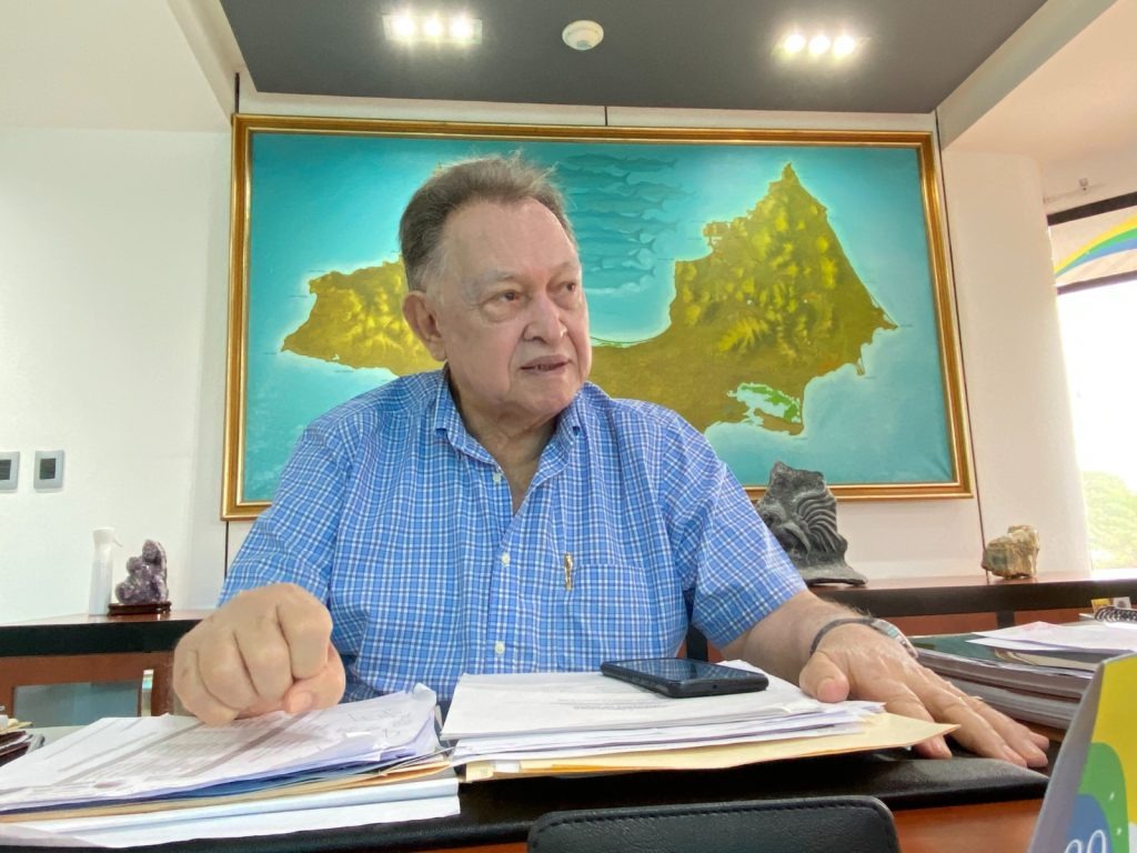 Gobernador Morel Rodríguez Ávila instó a constructores a concluir las obras paralizadas