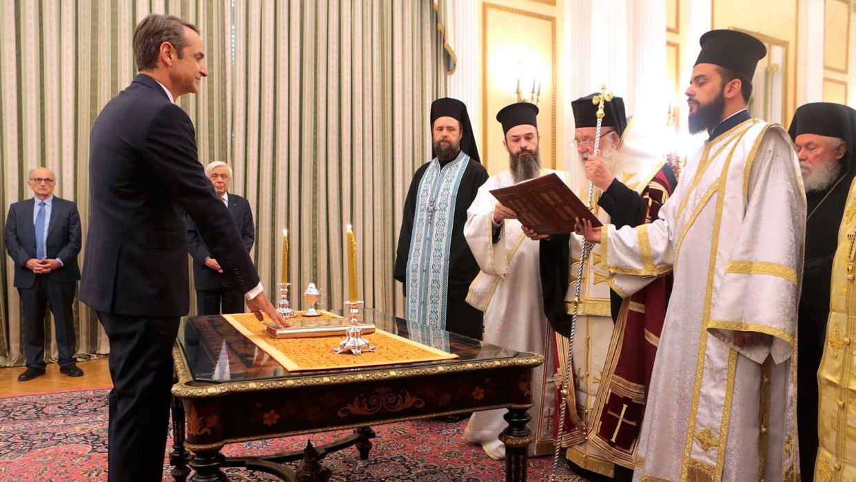 El conservador Mitsotakis jura al cargo de primer ministro de Grecia