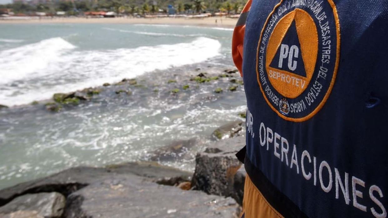 Inameh emitió alerta de oleaje tras paso de onda tropical número 8