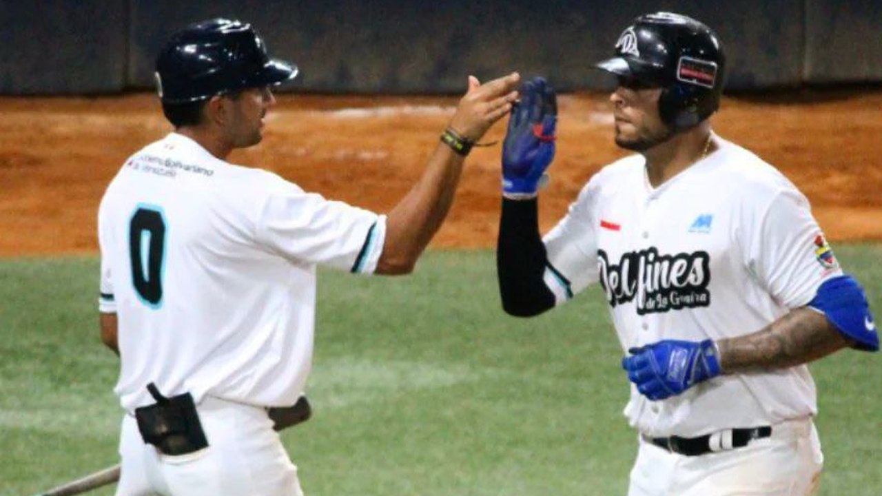 Delfines de La Guaira barrió a Marineros en Valencia y clasificó a semifinales