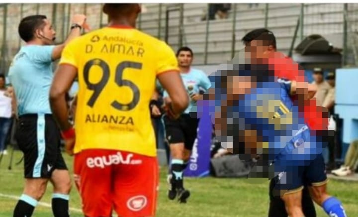 César Farías y su día de furia: Entrenador del Aucas golpea a dos jugadores rivales en la liga ecuatoriana (+ Video)