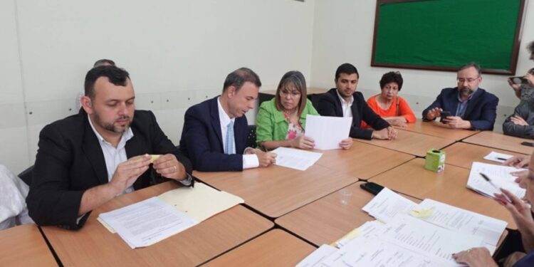 Roberto Enríquez se postuló como candidato de Copei a la elección primaria del 22-O