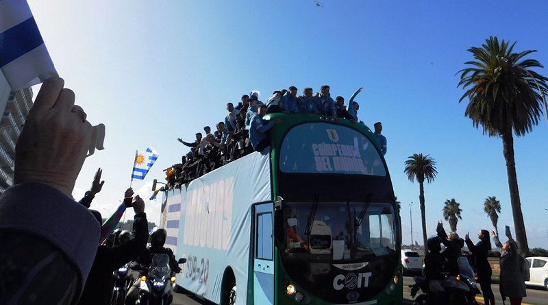 Uruguayos dieron la bienvenida a la selección campeona del Mundial Sub 20