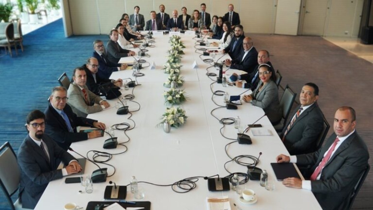 Gobierno venezolano y oposición tendrán una nueva reunión el 11 de noviembre en París