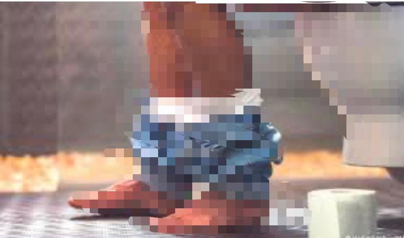 ¿Por qué los hombres alemanes orinan sentados?