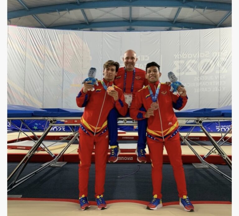 Trampolín gimnástico masculino con dos medallas en El Salvador