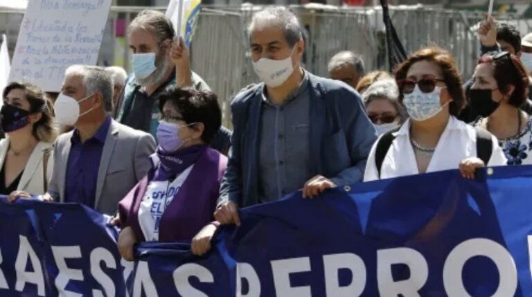 Inicia paro nacional docente de 24 horas en Chile