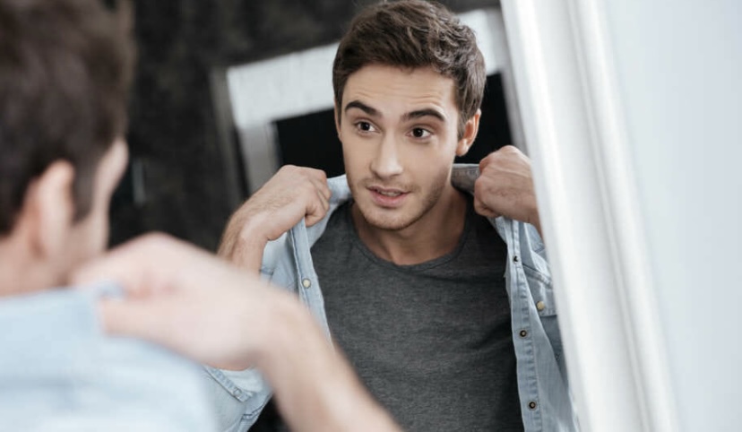 ¿Tu espejo miente? según estudio no somos tan guapos como nos vemos