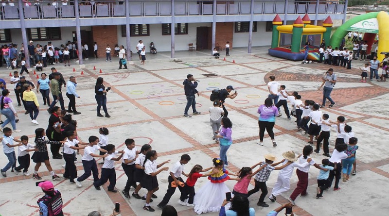 Fundaniño y 0800-Bigote llevaron atención y diversión a niños de Valencia