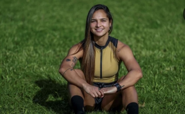 futbolista colombiana corrió a los brazos de Deyna Castellanos cuando la venezolana debutaba como presentadora en el Mundial Femenino
