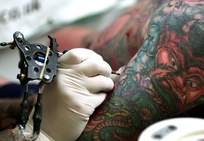 La tinta de los tatuajes y sus riesgos para la salud: Esto es lo que se sabe