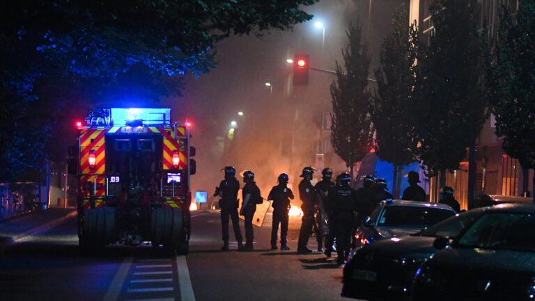 Prohíben marchas contra la violencia policial en Francia