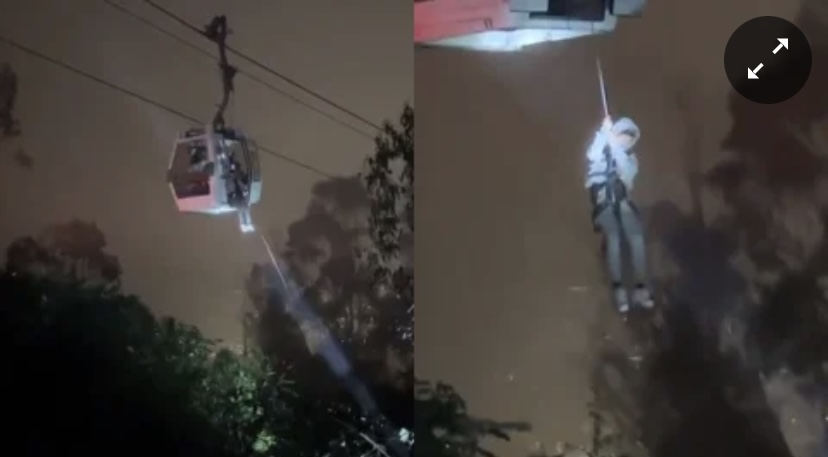 Dramático rescate de al menos 80 personas atrapadas en un teleférico turístico en Ecuador