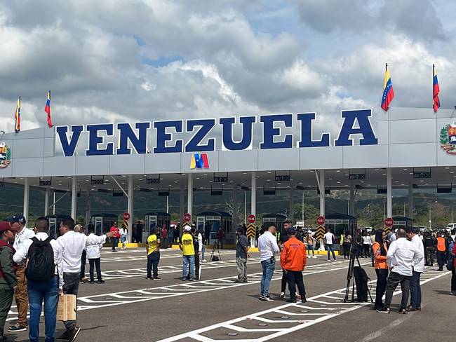 Reactivan el transporte colectivo y de buses en la frontera colombo-venezolana