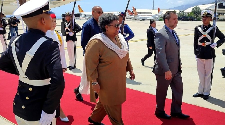 Arribó al país la primera ministra de Barbados Mia Mottley