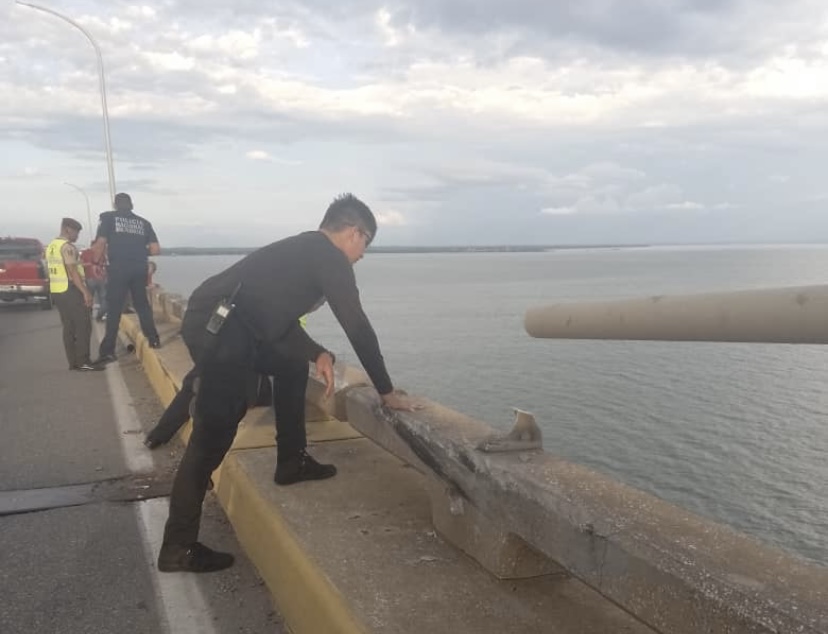 Lamentable accidente: Cae vehículo del Puente sobre el Lago de Maracaibo iban dos personas a bordo (+ Video)