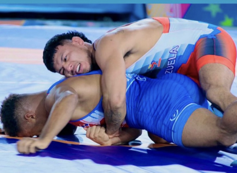 Venezuela suma dos oros en lucha libre masculina