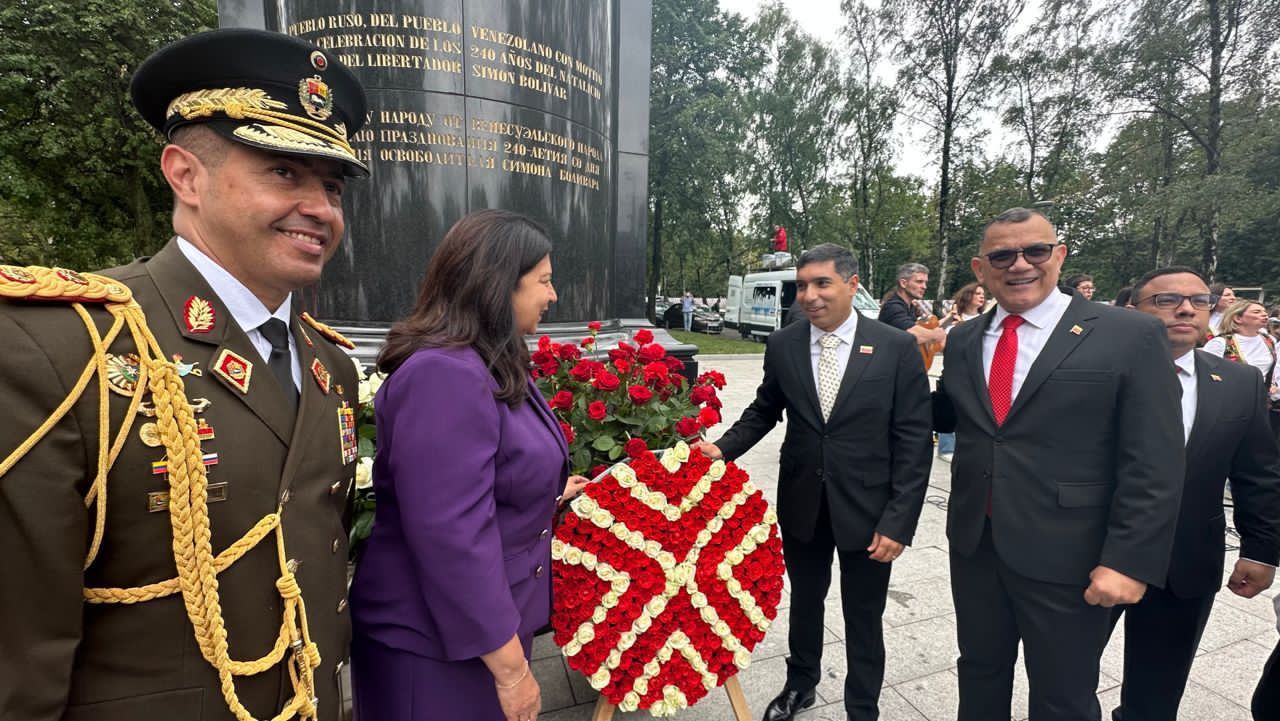 Inauguraron monumento de Simón Bolívar en Moscú