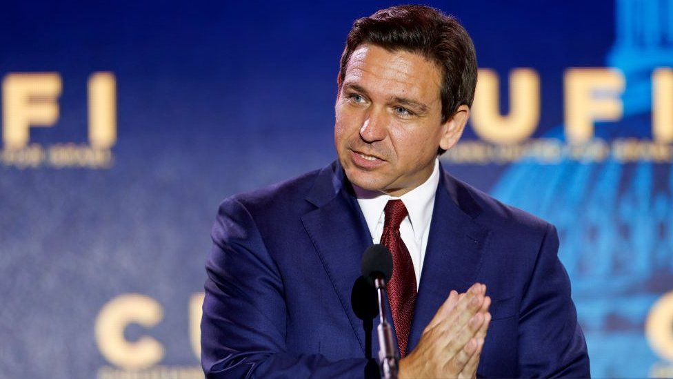 Ron DeSantis resultó ileso en accidente automovilístico
