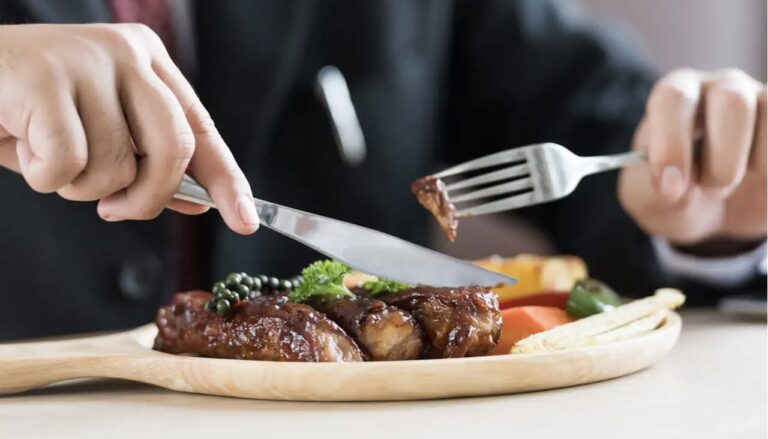 ¿Qué alimentos se deben evitar si se sufre de hipertensión?