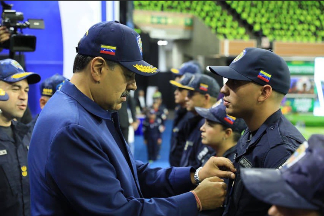 Presidente Maduro lideró acto de graduación de 24.000 funcionarios policiales de la UNES