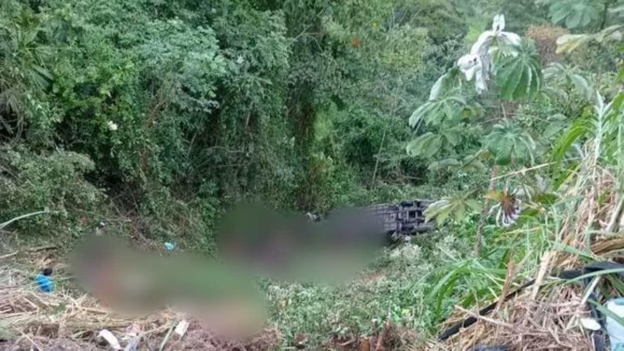 Al menos nueve muertos y 33 heridos en Colombia tras caer autobús a un precipicio