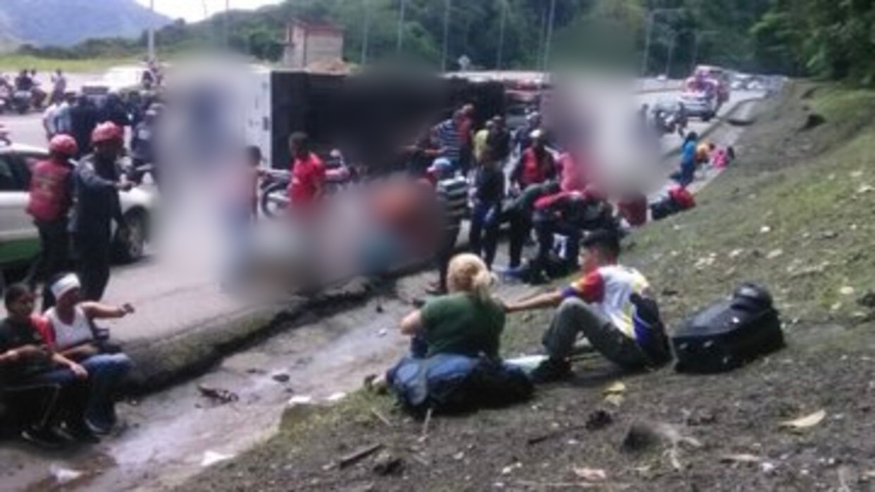 Reportan varios heridos tras volcamiento de un autobús en Tazón