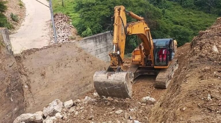 Gobernación de Anzoátegui continúa labores para solventar falla en la autopista Gran Mariscal de Ayacucho