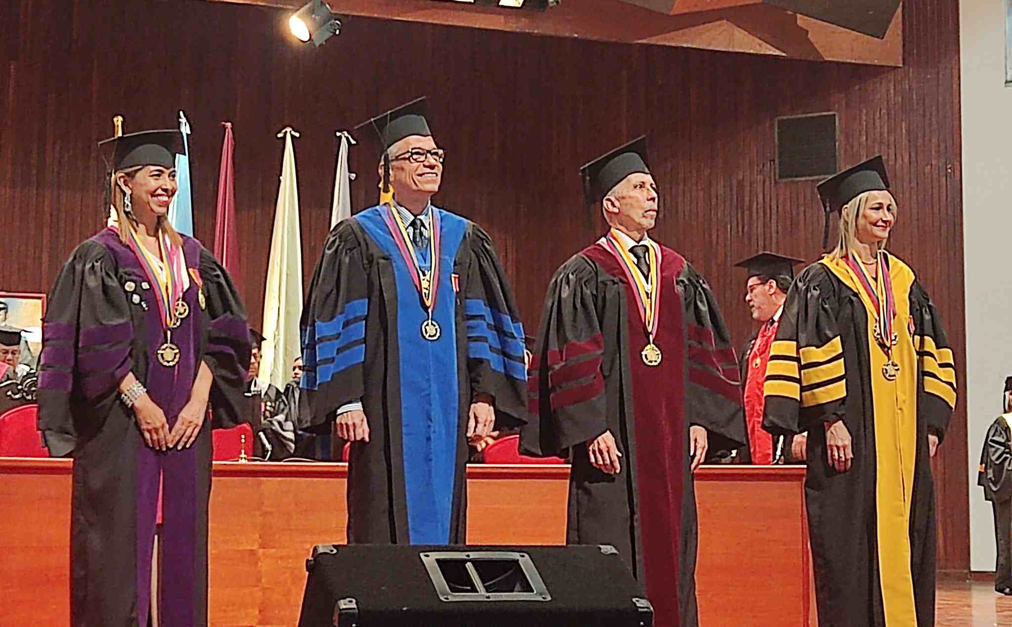 Juramentaron a nuevas autoridades de la UCV con Víctor Rago como nuevo rector