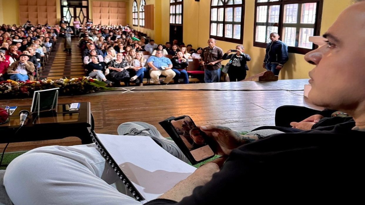 Presentación del libro «Hoguera de una adolescencia intemporal» de Tarek William Saab cerró Filven en Táchira