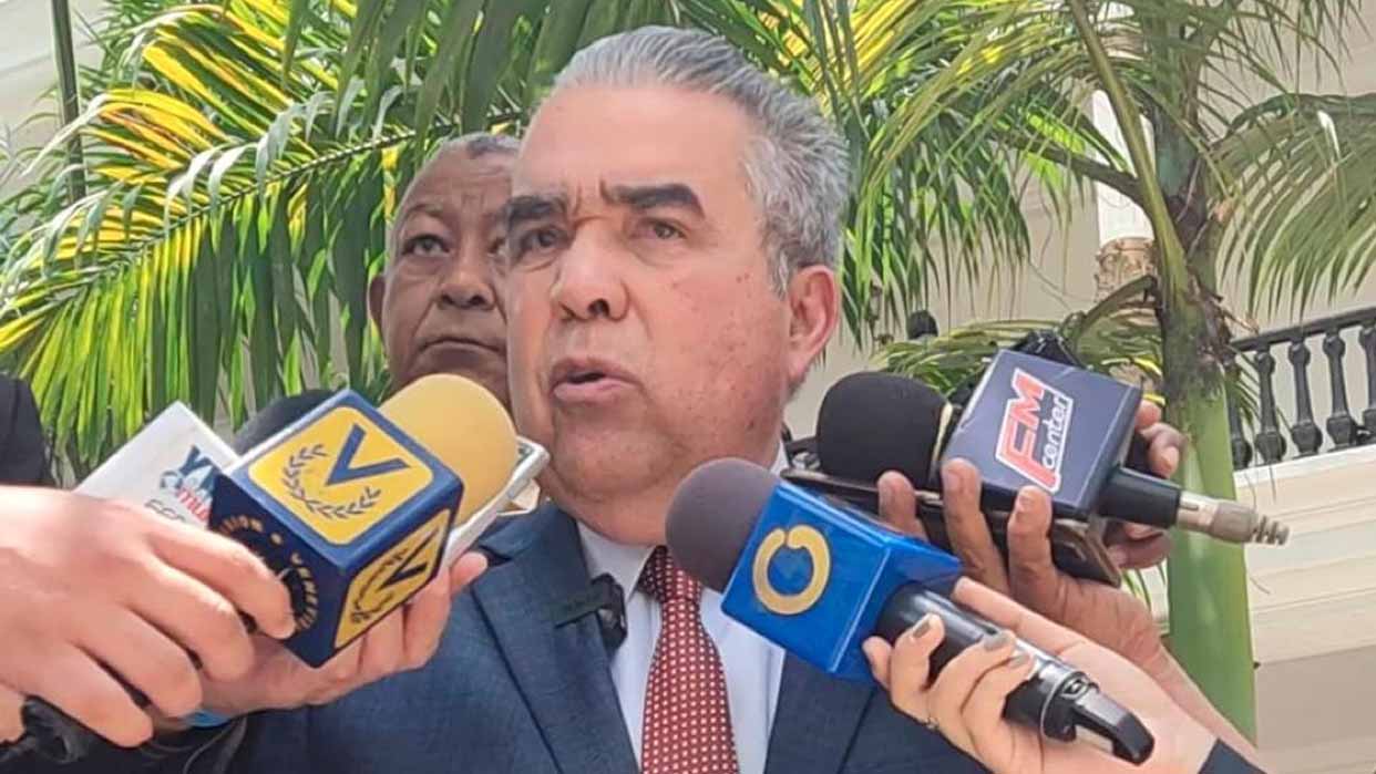 Luis Eduardo Martínez postula su candidatura presidencial en Acción Democrática