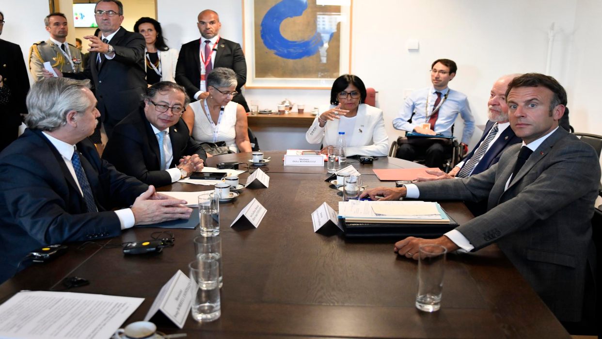 Macron: Diálogo entre el Gobierno y oposición de Venezuela reafirmó procesos