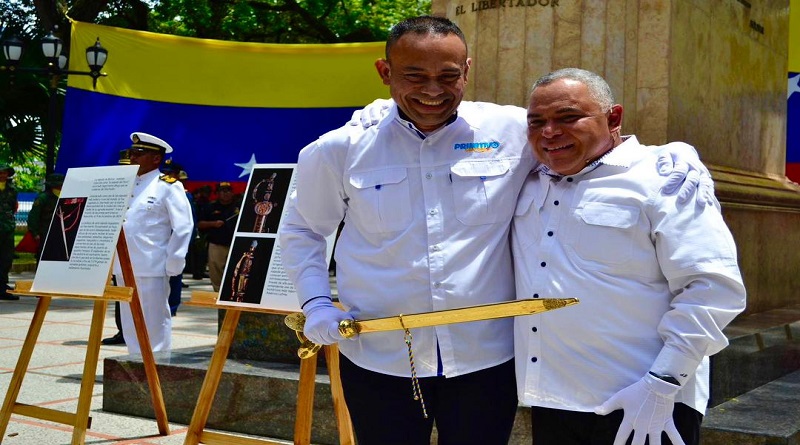 Gobernador de Portuguesa recibió réplica de la espada de Bolívar
