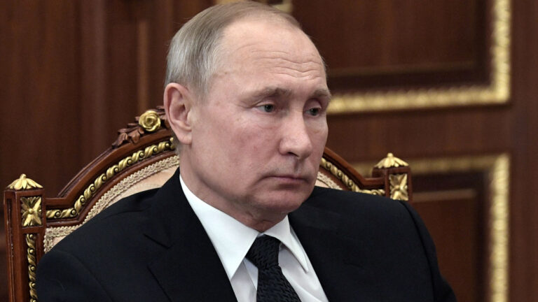 Rusia anula el primer matrimonio de mismo sexo tras prohibir el cambio de género por ley