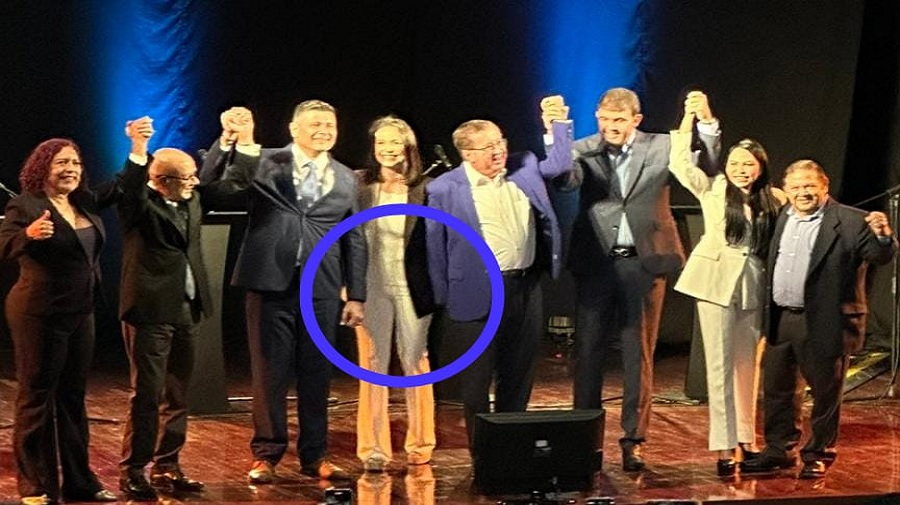 Usuarios en redes sociales critican a Maria Corina Machado por su gesto “Soberbio” de no querer levantar sus manos con los otros candidatos (+ Detalles)