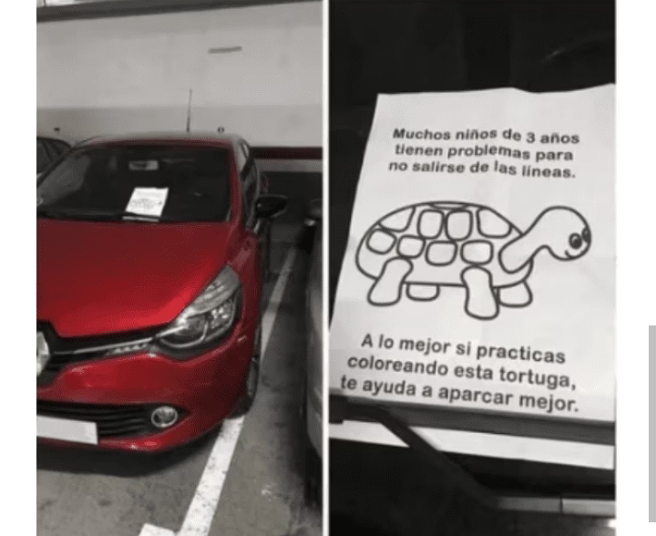 Estacionó mal su auto y un vecino le dejó una actividad de niños para que aprendiera